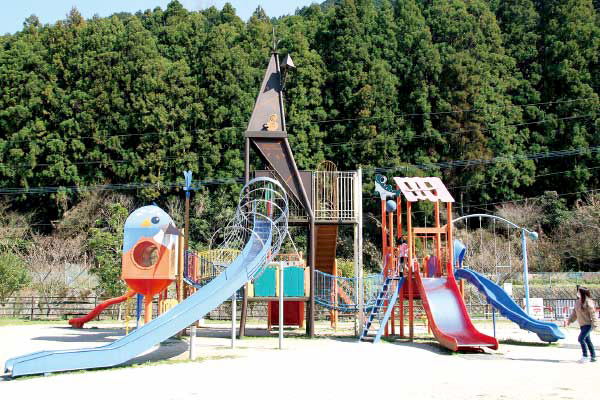 写真：中木庭ダム湖畔公園 やまびこ広場 1